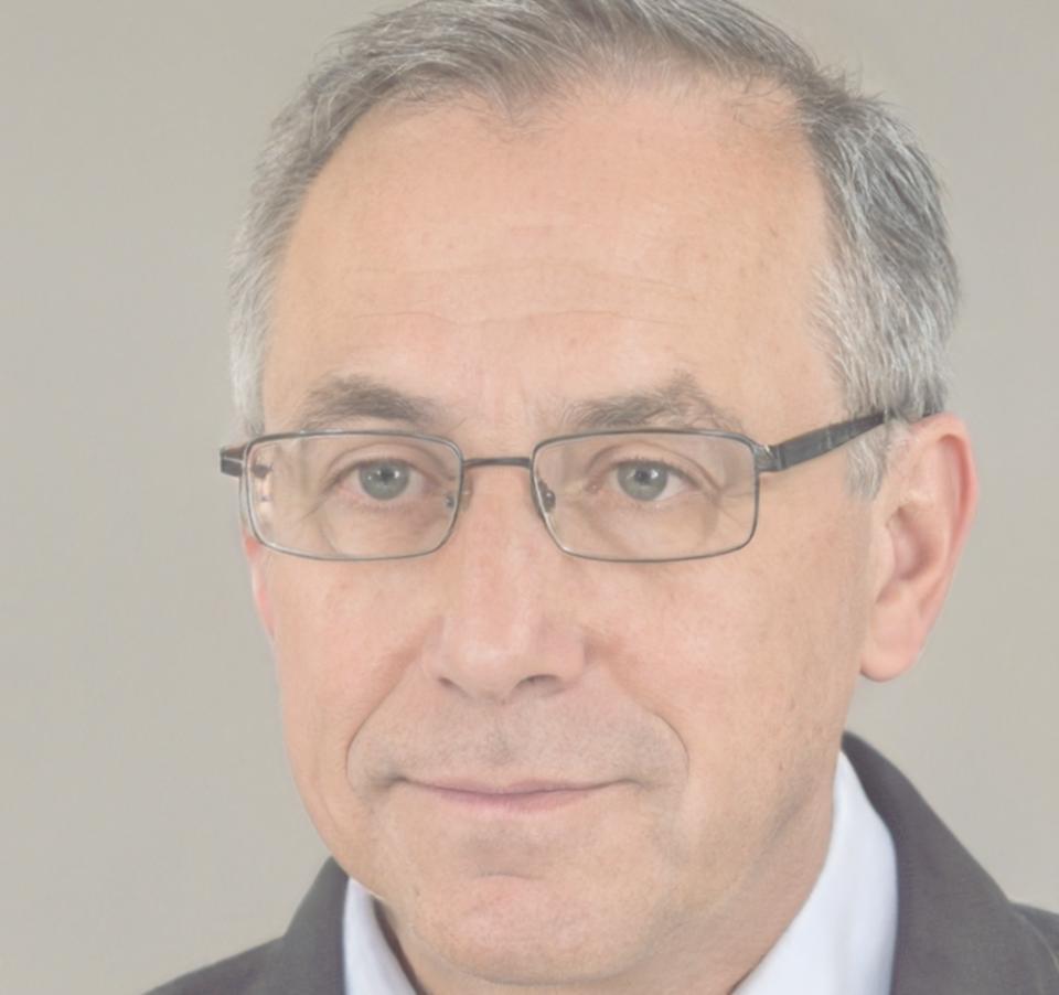 Portrait of Osvaldo Méndez, budget management instructor